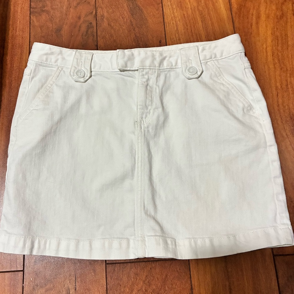 Banana Republic White mini skirt back pockets and belt loops
